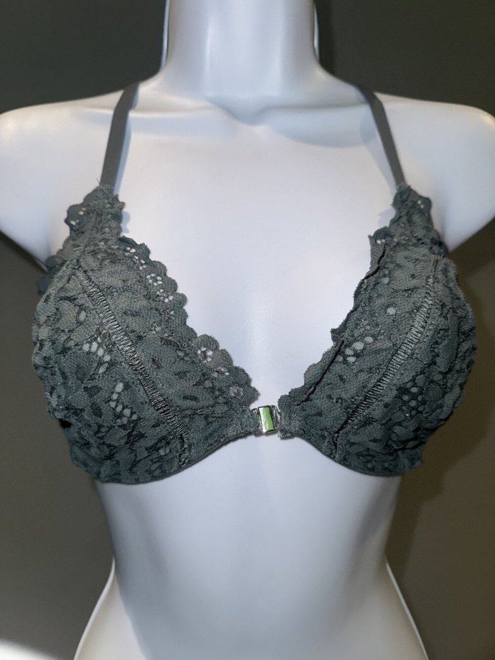 Victoria’s Secret Unlined Lace Plunge Front Close Racerback Bra 34DD sage green